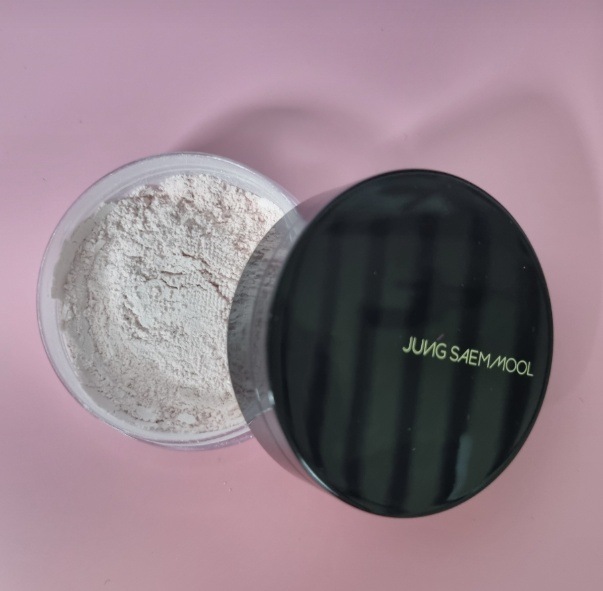 エッセンシャルパウダーイルミネーター 5,519円