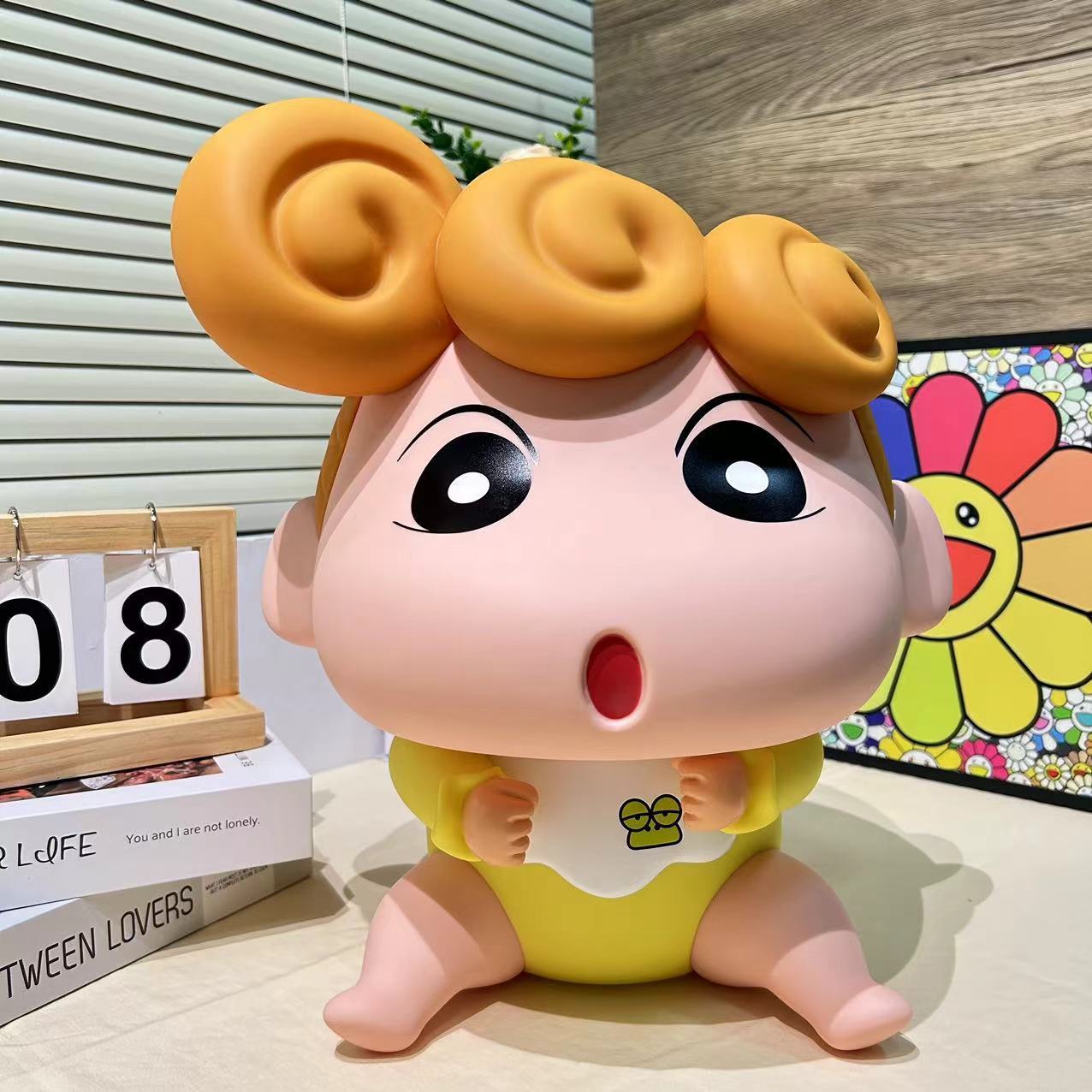 クレヨンしんちゃん妹の葵ちゃんが1対1の超大型モデルの誕生日プレゼントを作っていますリビングに置いてある葵さんが可愛いです