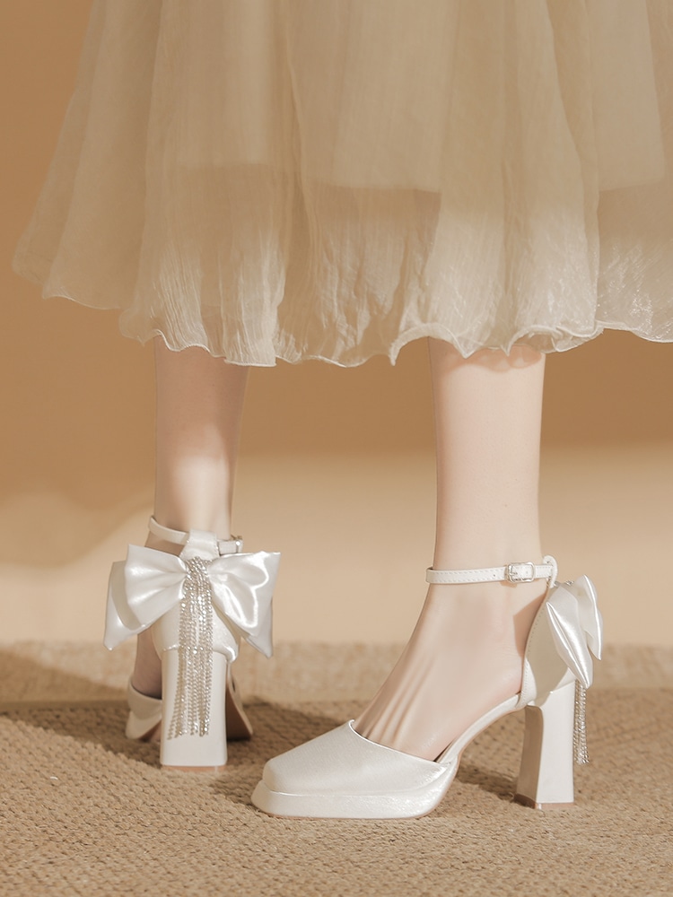 2025新型一文字防水台付きハイヒールスカートシャンパン色透かしサテンメアリージェン角形サンダル女性