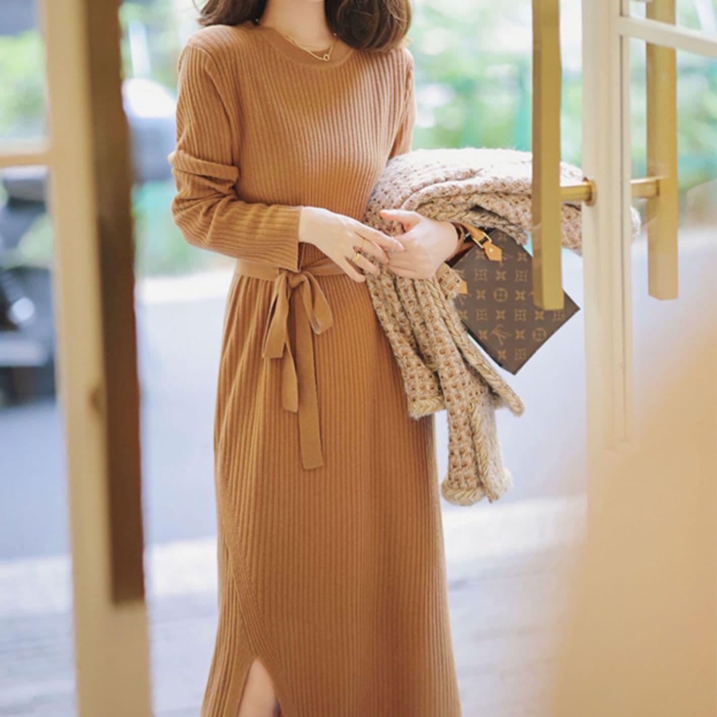 ベルト付き スリット ニットワンピース ロング ロング丈 長袖 ラウンドネック ストレート ウエストリボン リブ ニット かわいい 可愛い きれいめ シンプル 上品 おしゃれ お洒落