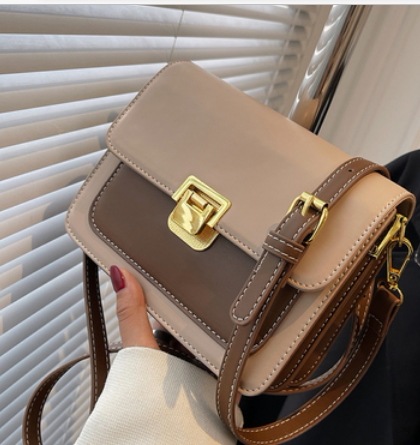 シックコンパクトサイズショルダーバッグ バッグ かばん レディースバッグ ショルダーバッグ 機能性 便利 スクエア型 かわいい 大人可愛い きれいめ シンプル カジュアル 大人 上品 おしゃれ