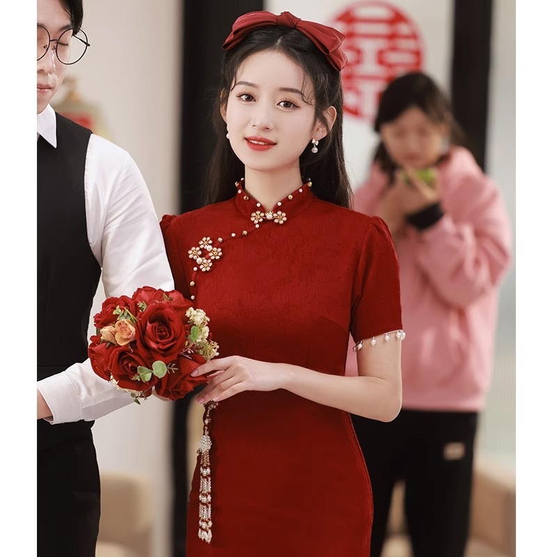 花嫁のためのチャイナドレス乾杯スーツ夏小さなバーガンディ婚約ドレス中国風バックドア若い既婚女の子
