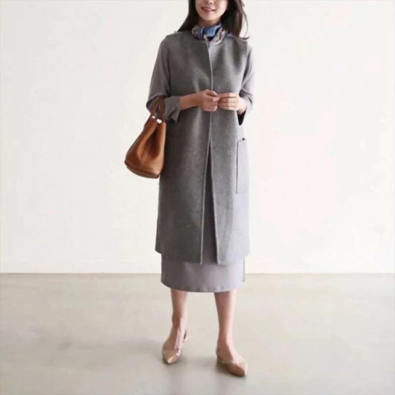アウター コート 上着 ロングコート 袖なし ノースリーブ ラウンドネック 襟なし ストレート Iライン 前開き きれいめ シンプル 大人 レトロ 大人女子 こなれ感 個性的 モダン フォーマル 無地