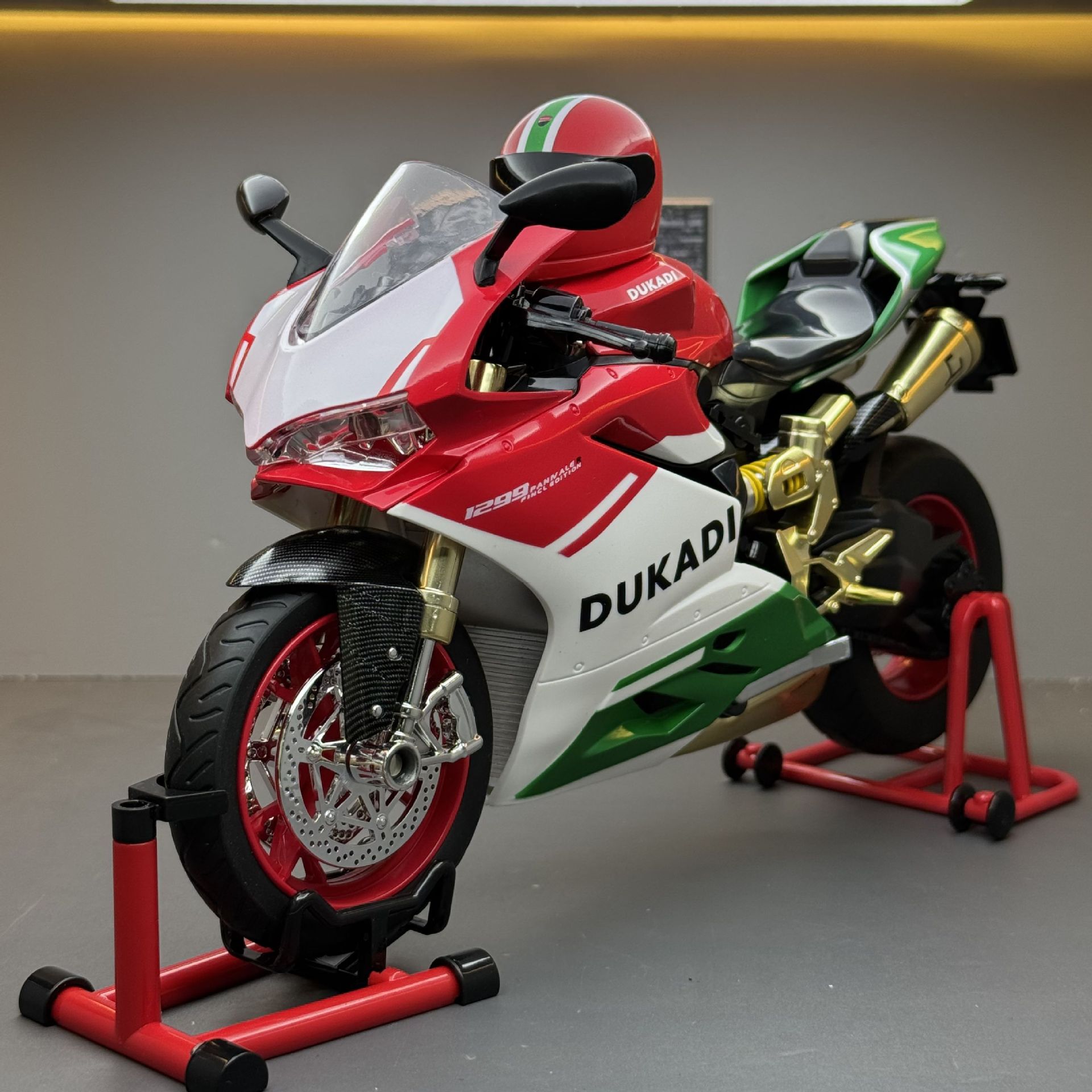 テンイン合金車模型 1:9 ドゥカティ スプレー機能付きモーターサイクル 電動音響付き LED ライトおもちゃ車 サウンド模型置物