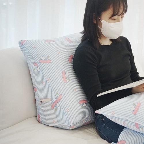 スヌーピー 三角背もたれクッション ストライプ サマービーチ 70x50cm 6,120円