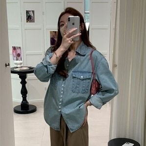 トップス アウター デニムシャツ 上着 ミディアム丈 長袖 襟付き 前開き ボタン デニム ブルーデニム かわいい 大人可愛い きれいめ シンプル カジュアル 大人 おしゃれ お洒落 レトロ 大人女子