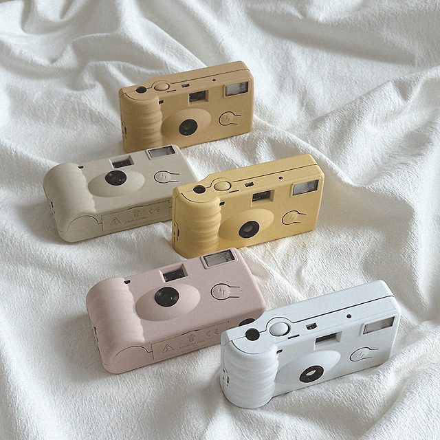 ブイムード フィルムカメラ + ポストカード （白黒27カット or カラー18カット）/ 誕生日プレゼント/ レトロカメラ/ 人気カメラ/ デジカメ