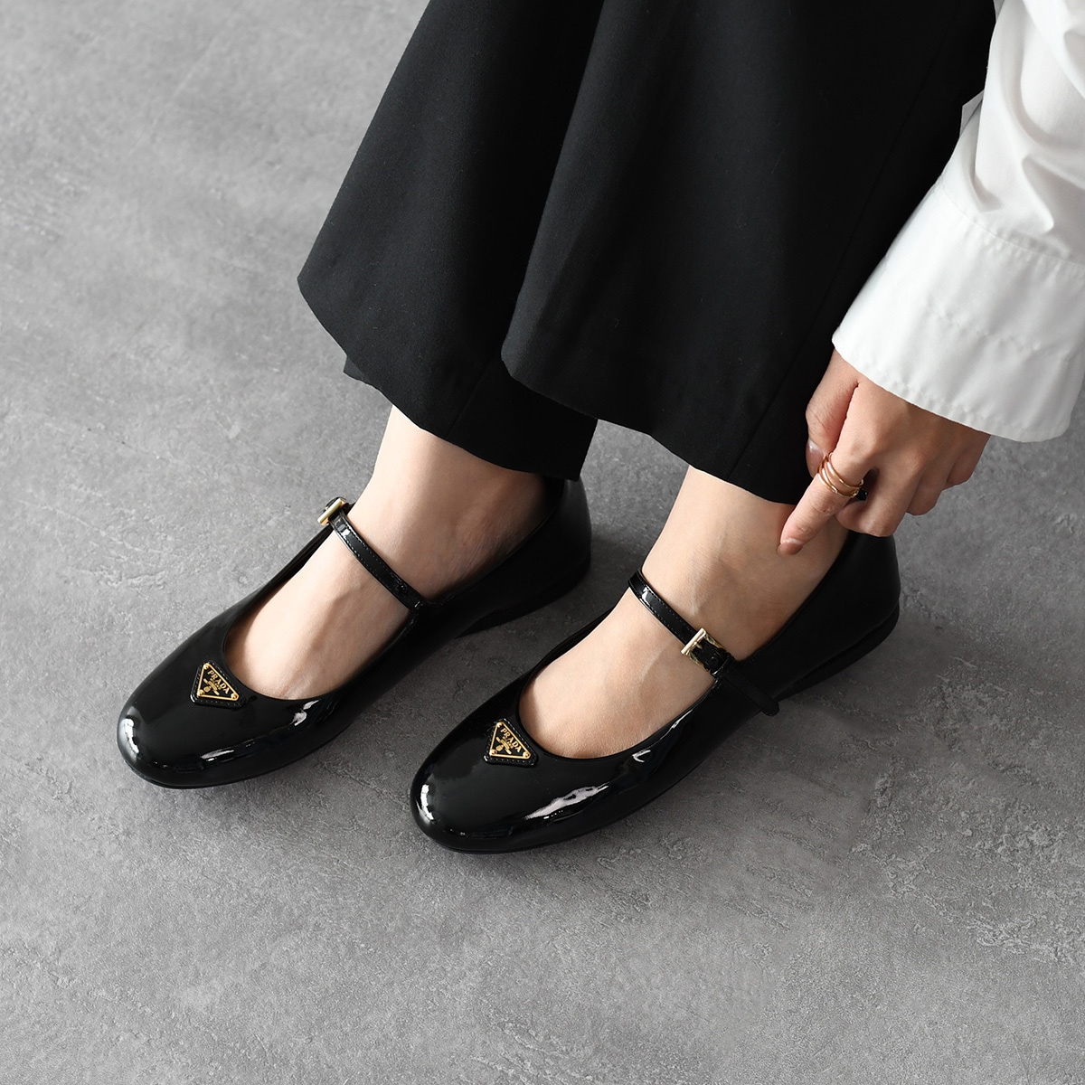 シューズ フラットシューズ 1F567N069 バレリーナシューズ レディース ブラック 黒 エナメル レザー パンプス トライアングルロゴ