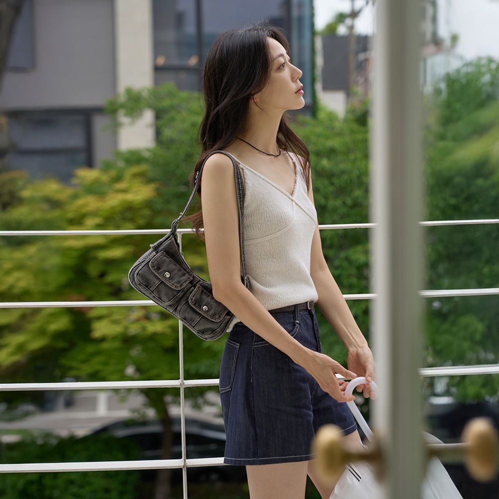 ヘイフォンニット切開セミクロップスリーブレス