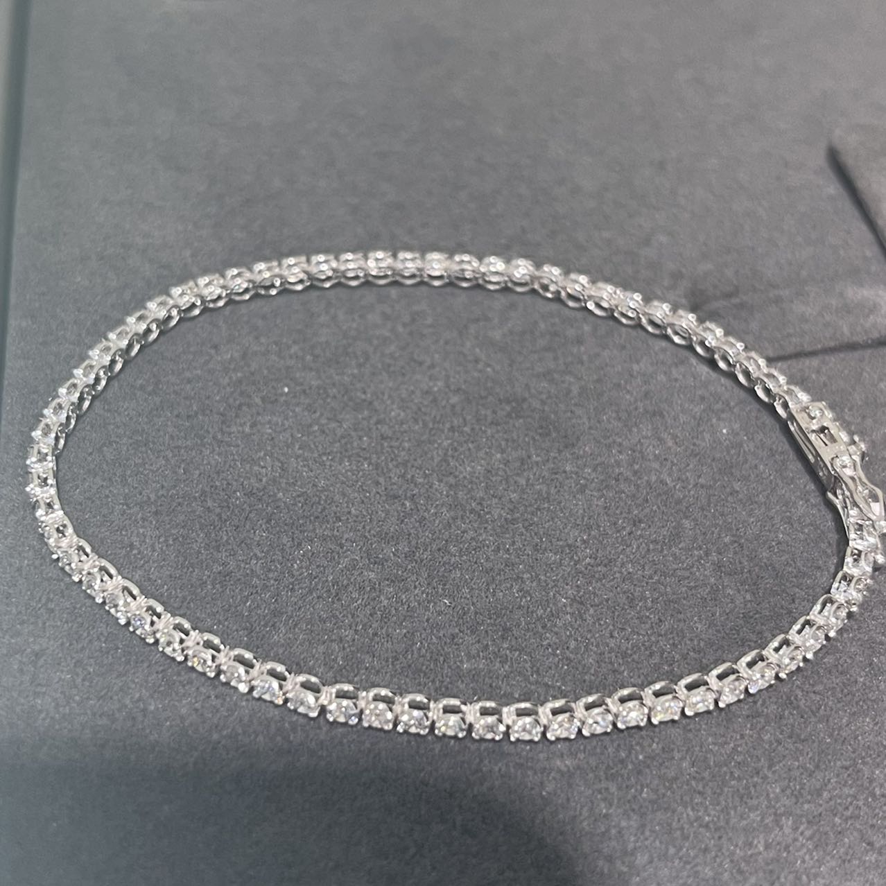 新品　K18WG 　ブレスレット　ダイヤモンド3.0ct　　オシャレ　高級感　 鑑定書付【B4552306170085】 280,000円