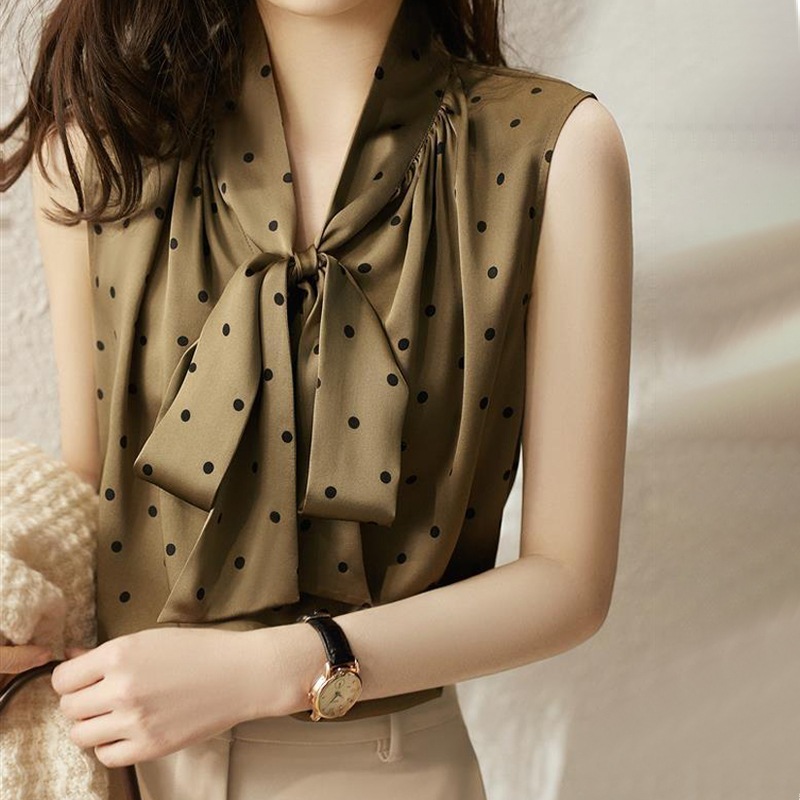 夏の新しいスタイルのネックラインネクタイノースリーブシャツサテンルーズ気質ファッションブラウス女性 レディースファッション