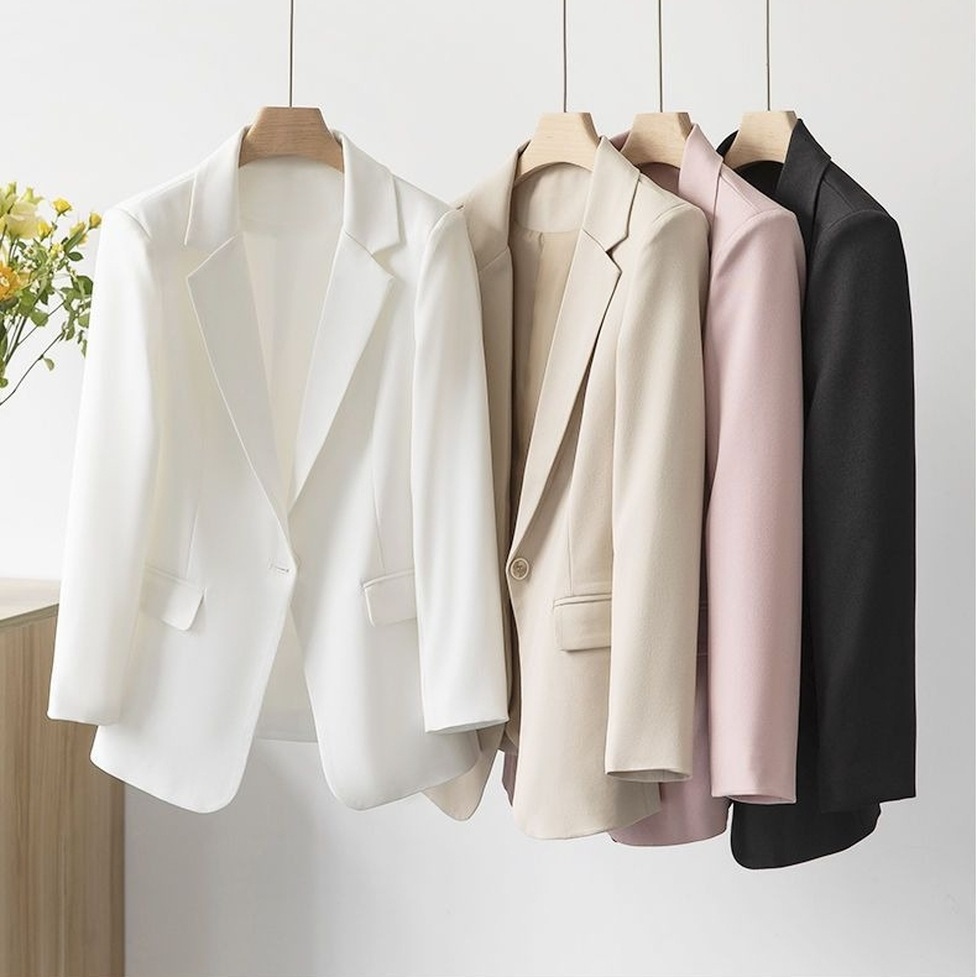 テーラードジャケット アウター ジャケット 上着 スーツ 襟付きジャケット 襟付き 長袖 無地 ひとつボタン レディース かわいい 大人可愛い おしゃれ ガーリー エレガント 主役級 存在感 キュート