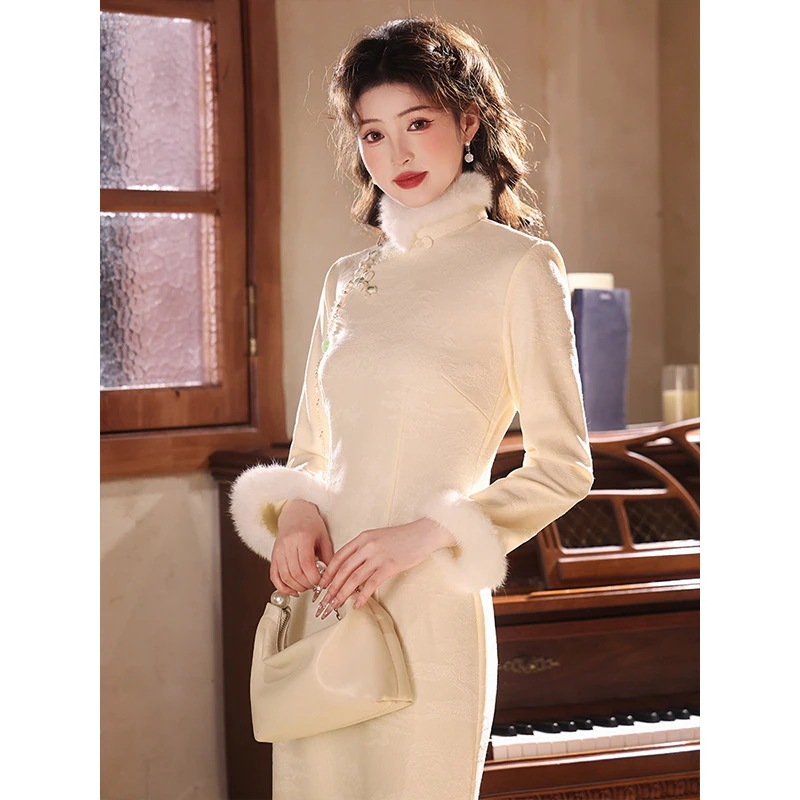 ワンピースドレスドレス新しいスタイルのホワイトチョンサム漢服スタイルの女性服とベルベット太い秋の冬の婚約ドレス