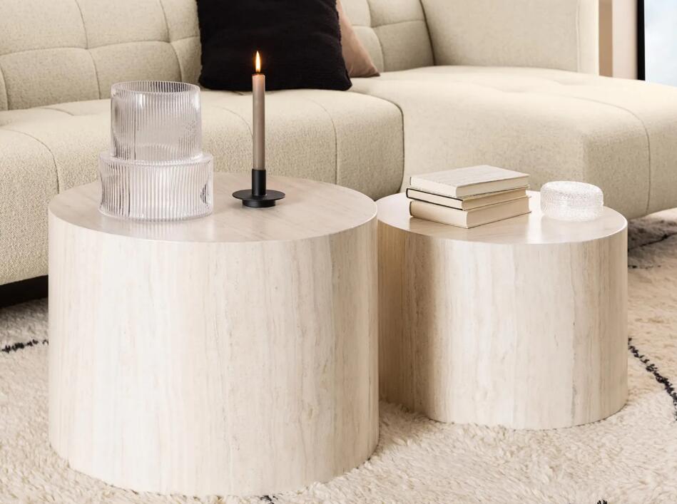 素朴なスタイルの大理石のテクスチャウッドラウンドコーヒーテーブル2ピースセットリビングルーム用 モダンなホーム円筒形エンドテーブル大理石質感リビングルーム用木製サイドテーブル