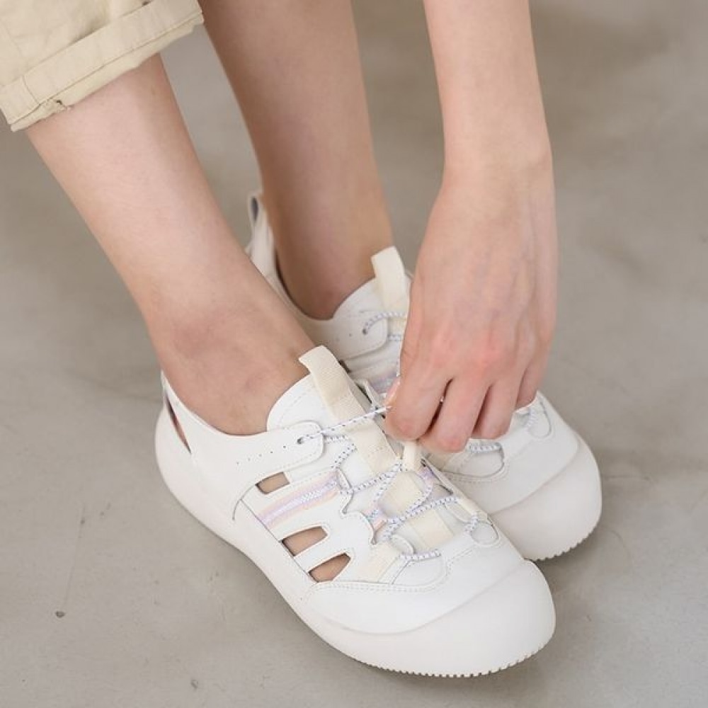 [Ninas Paris] パンチングラインストリングレースレザースニーカー