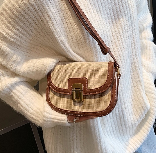 ミニショルダーバック クロスボディバック スクエア型 内側ファスナー 韓国 レディース オルチャン こなれ感 きれいめ 大人女子 20代 30代 エレガント 大人カジュアル デート 女子会