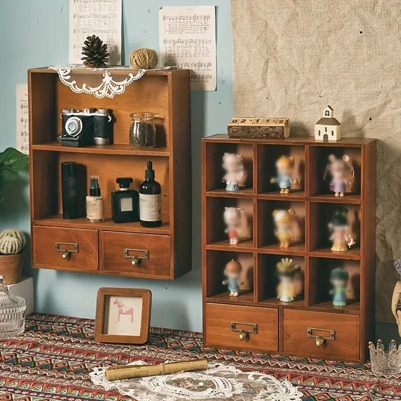 ディスプレイシェルフ 収納キャビネット ヴィンテージ レトロ調 アンティーク 卓上 収納ボックス 引き出し 木製 多機能 大容量 小物文具収納 デスクトップ収納 フィギュア収納 カフェ風インテリア