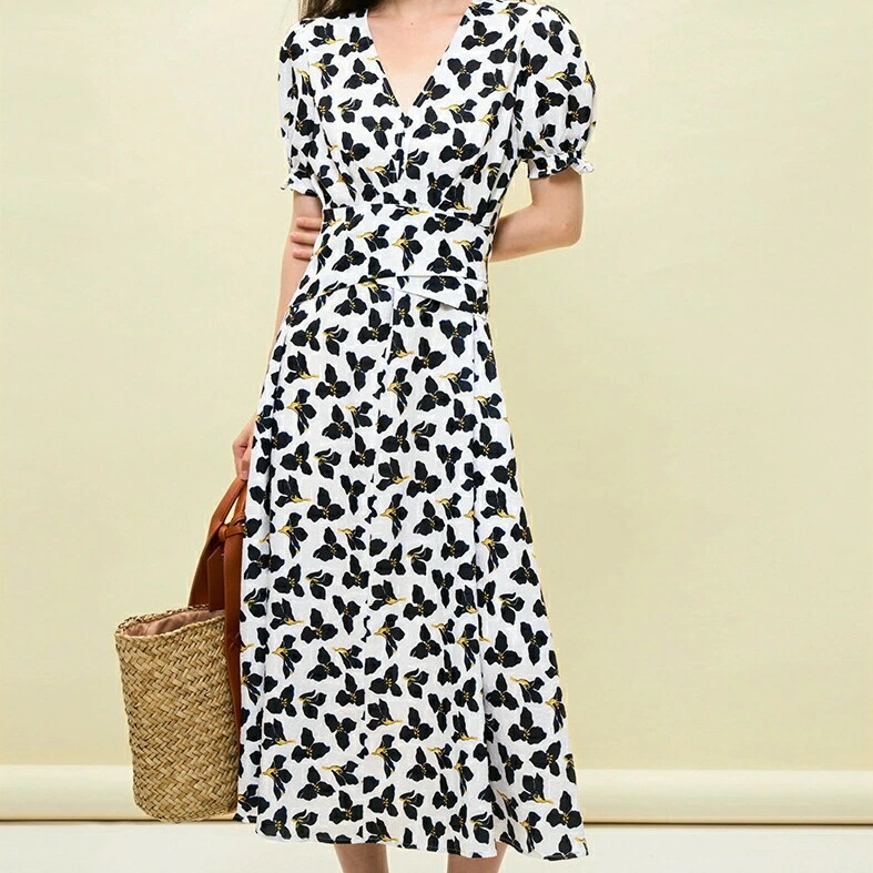 今がチャンスワンピース 総柄フレンチスリーブロング丈ワンピース ホワイト 4サイズ レディース ロングワンピース マキシ 総柄 花柄 ボタニカル柄 リゾート リラックス フレンチスリーブ 半袖 カット 5,452円