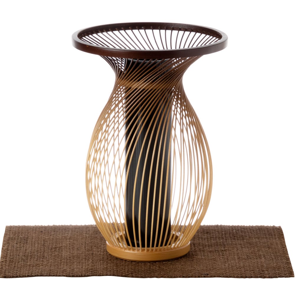 駿河竹千筋細工　花器・一輪挿し　ふじみ　静岡県伝統工芸品　伝統工芸士・大村竹心坊 作　職人が竹ひごを組んで千筋にして作り上げられた花瓶　繊細で滑らかな曲線美 8,325円