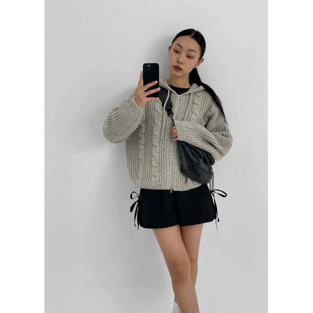 ブラックアップボーランケーブルニットフーディジップアップ