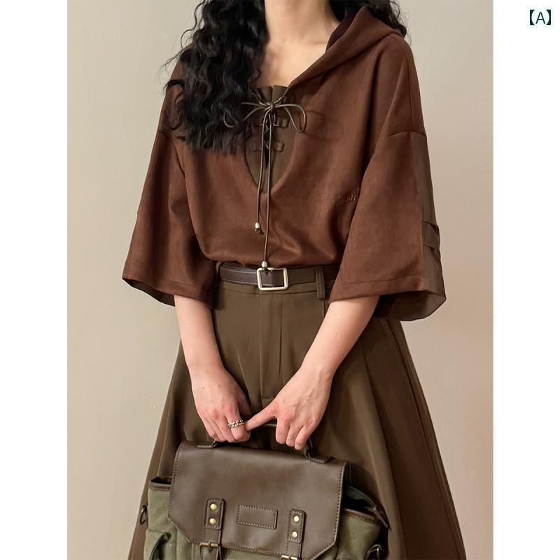 Tシャツ　レディース　かわいい ECOKSOLO 2025 夏 アメリカン レトロ カレッジ スタイル カジュアル フード付き 半袖 Tシャツ トップス レディース