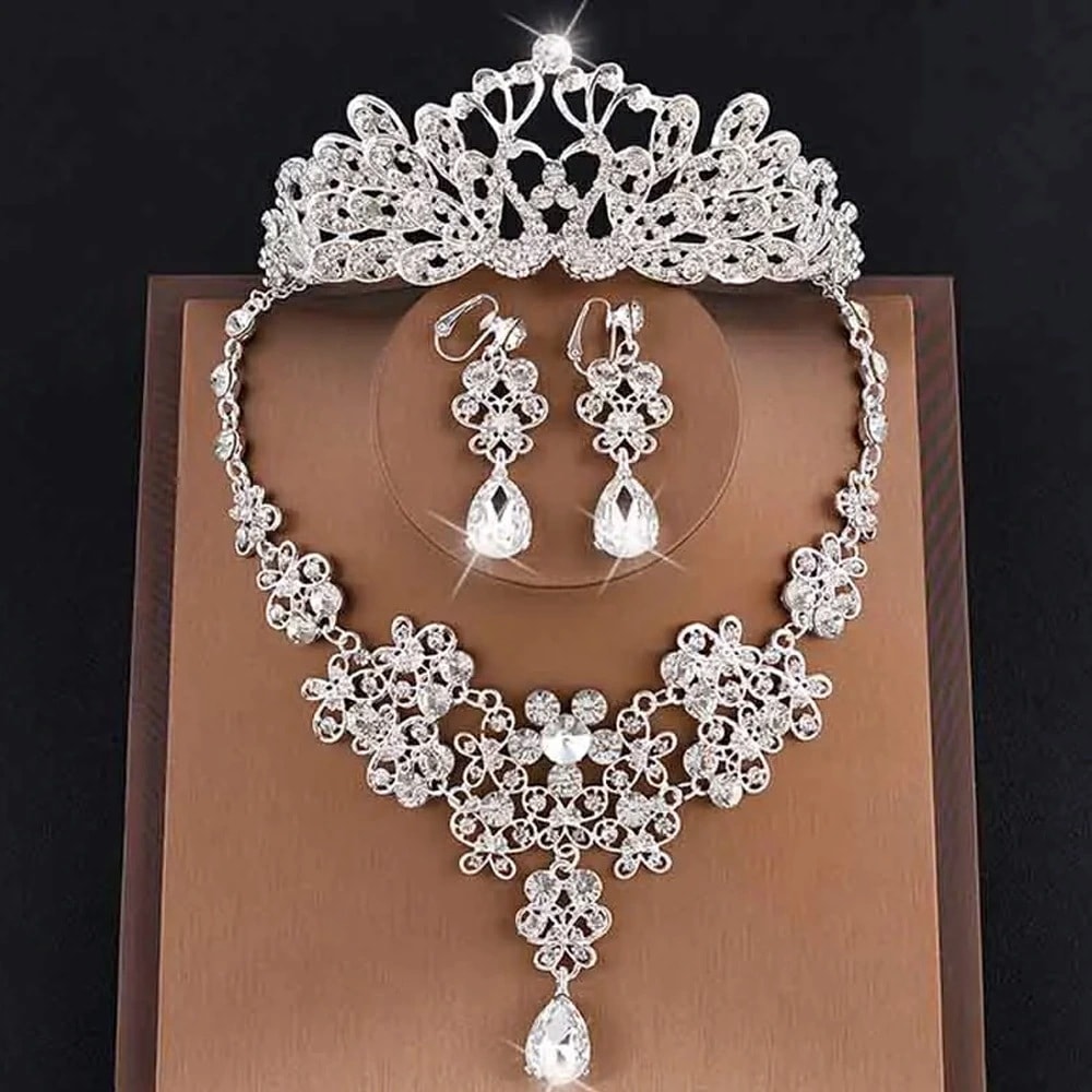 プリンセスウエディングジュエリーセット（イヤリング＆ネックレス＆ティアラ） 首飾り チョーカー レディース 結婚式 パーティジュエリー 王冠 戴冠式 コスプレ 仮装 豪華 q0205xxxxxxxx