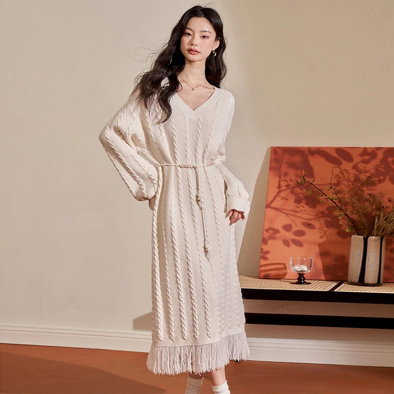 流れるセーターのドレスの長いセクションのアプリコットVネックニットドレス女性2025秋と冬の新しい怠惰な風ワンピース ワンピースレディース ドレス ロングワンピース ニットワンピース ワンピース レ