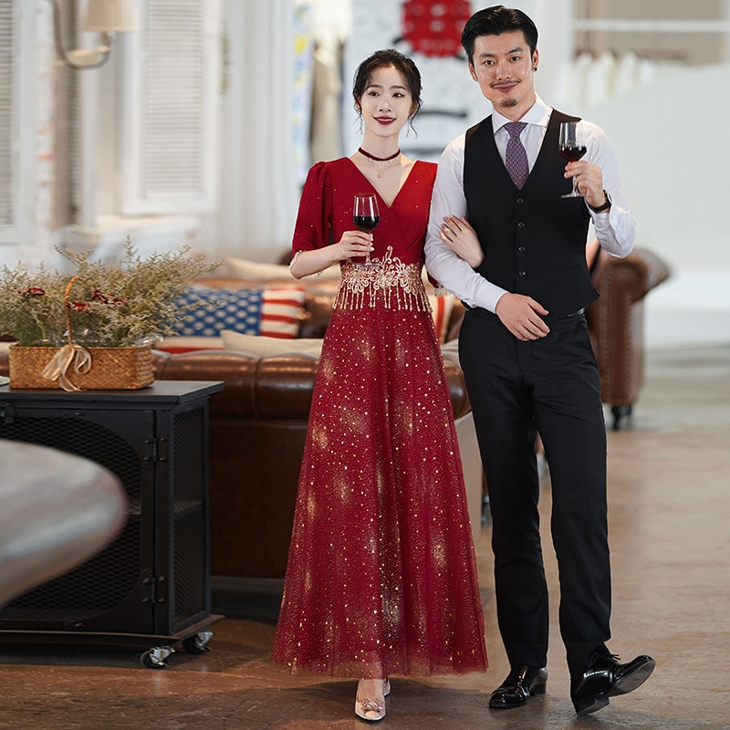 8周年記念イベントが ワインの赤い花嫁の結婚式のトースト服の短い長袖のウェディングドレス