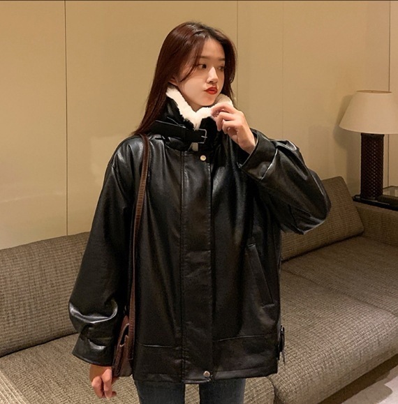 アウター ジャケット 長袖 襟付き モコモコ ふわふわ 前開き 厚手 おしゃれ お洒落 女子 かっこいい こなれ感 ラフ メンズライク マニッシュ ボーイッシュ 個性的 クール 主役級 存在感