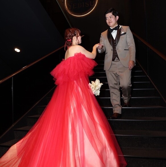 実例写真！オーバードレス のみ 赤 ソフトチュール ベアトップ 華やかなトレーン 色直し 花嫁 前撮り 23,026円