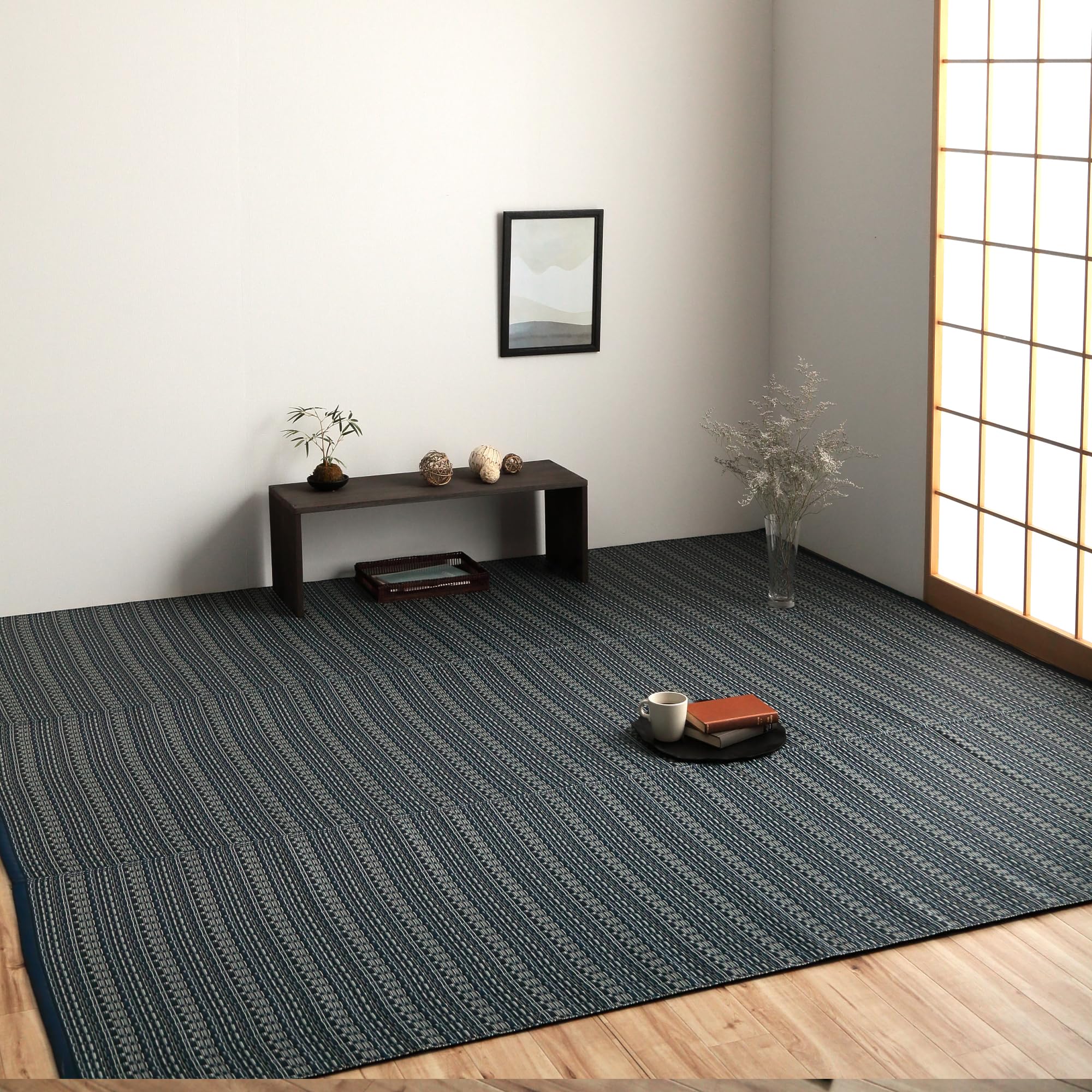 イケヒコ 『バルカン』 肌触りの良い国産 畳 マット 江戸間2畳 ネイビー 傷がつきにくく引っ掻き傷にも強い丈夫なPP素材で作ったカーペット 水こぼしや汚れに強くてお手入れ簡単な洗えるラグ 夏は肌に密
