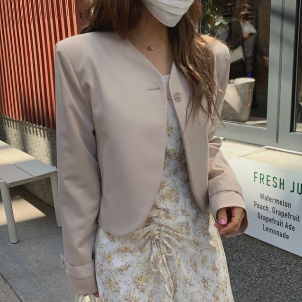 アウター ジャケット 上着 羽織り レギュラー丈 袖あり 長袖 Vネック 襟なし ポケット 前開き コンサバ きれいめ シンプル 大人 おしゃれ お洒落 かっこいい レトロ こなれ感 都会的 クール