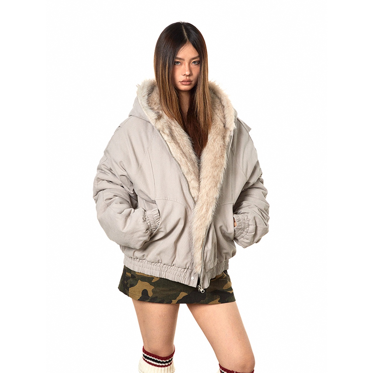 ファーボリュームジャケット フード 2色 レディース トップス ストリート ふわふわ ジッパー きれいめ カジュアル おしゃれ こなれ感 ルーズ 秋 冬 デート お出かけ アウトドア 旅行 暖かい