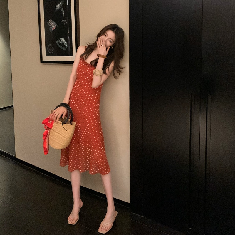 長いxier夏の女性のためのフレンチセクシーなポルカドットサスペンダースカート夏の新しい赤いフリルミッドレングスドレス