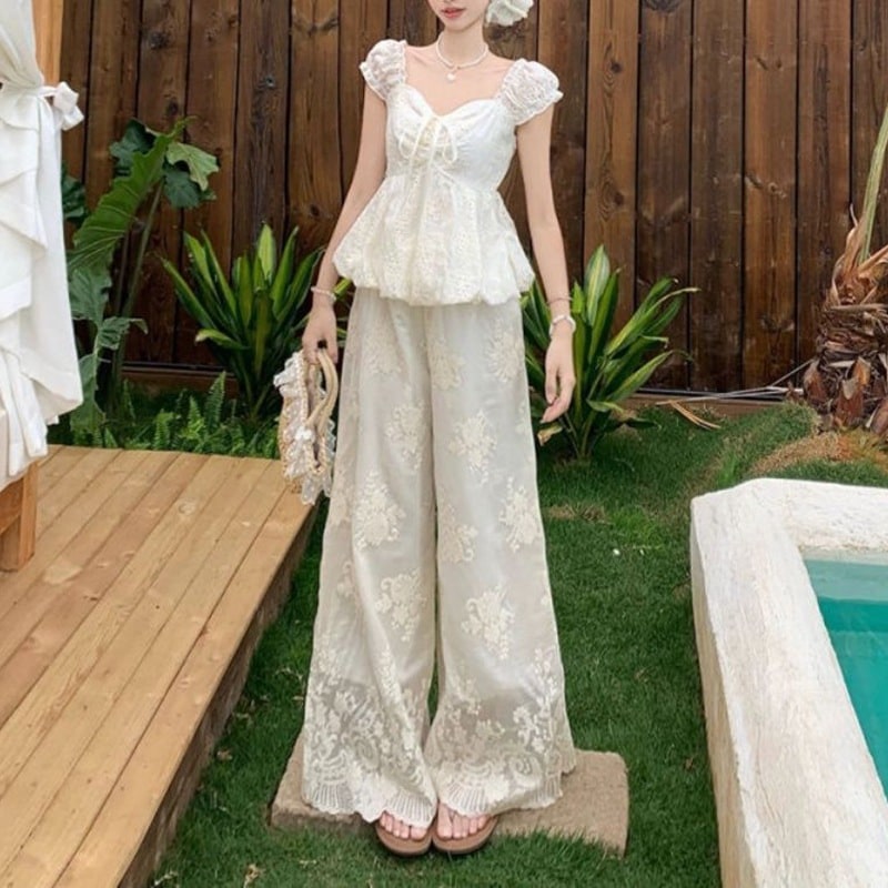 田園風で優しい雰囲気のレディース夏用花柄刺繍キャミソールトップとカジュアルルーズパンツのツーピースセット