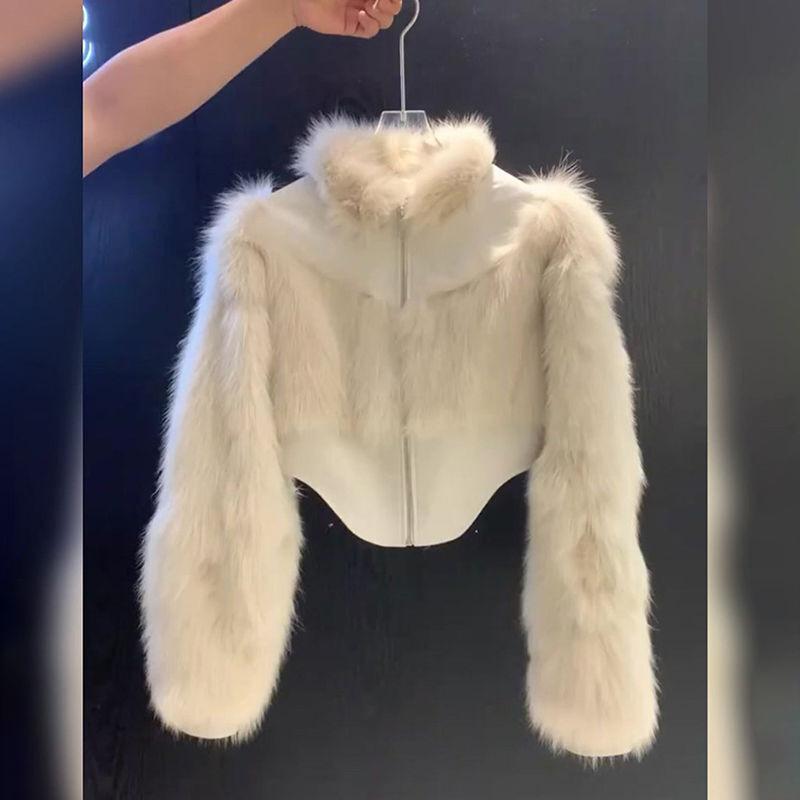 ミルキースタイルの優しい冬のドレス風ニッチハイエンドホワイトファッショナブルな毛皮のコートロールプレイング女性のための秋冬