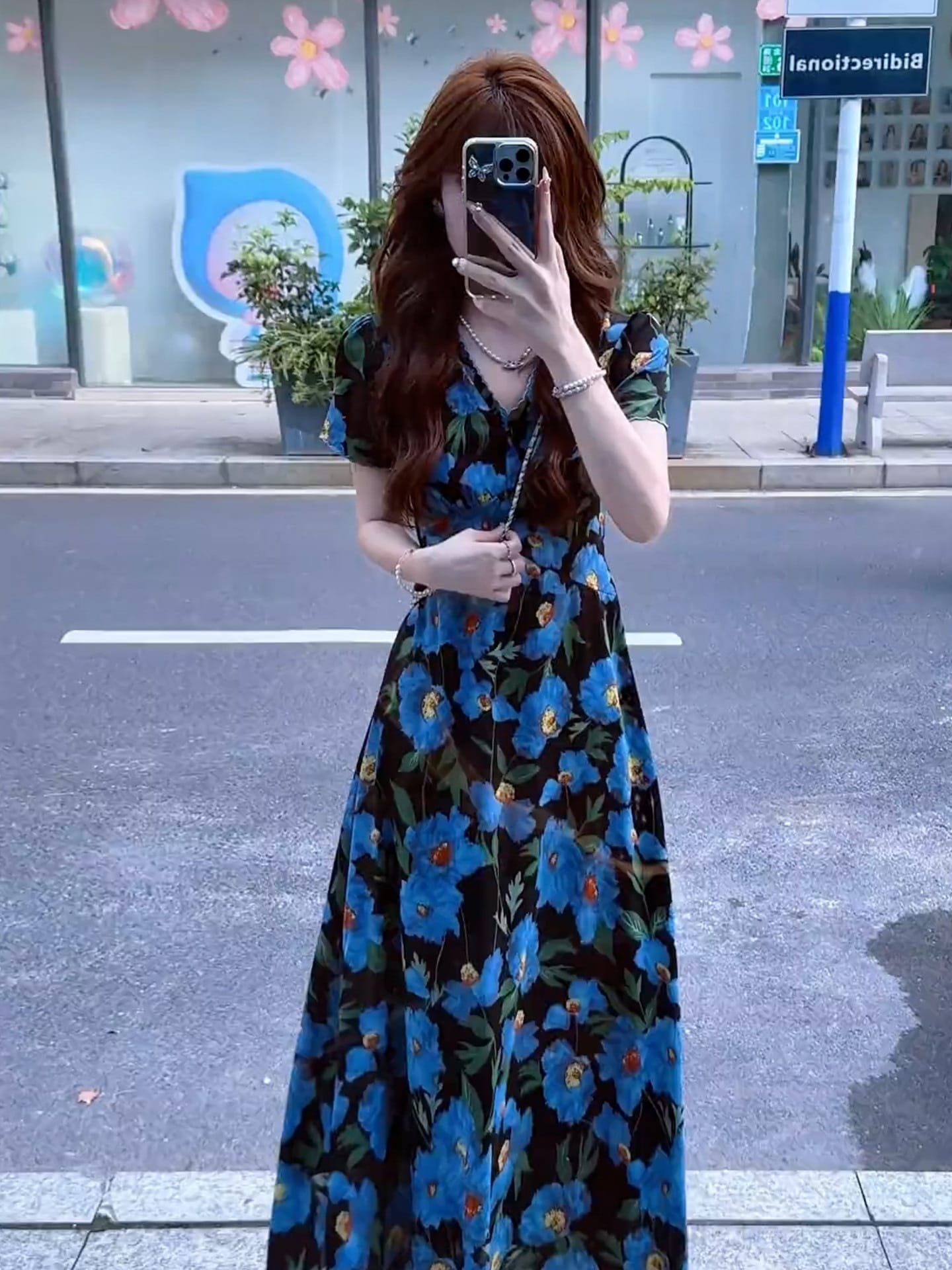 半袖花柄Vネック女性用夏の美しいウエストシェイプでスリムに見えるロングドレス