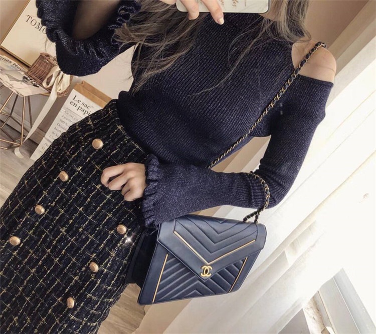 即納 セクシー　肩出し　袖フリル　ラメ　ニットセーター ＆　金ボタン　ゴールド格子　ツイード　スカート　セットアップ