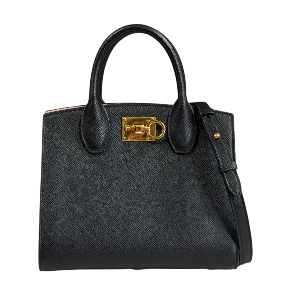 サルヴァトーレフェラガモ スタジオボックスバッグXS ショルダーバッグ レザー ブラック Salvatore Ferragamo 中古