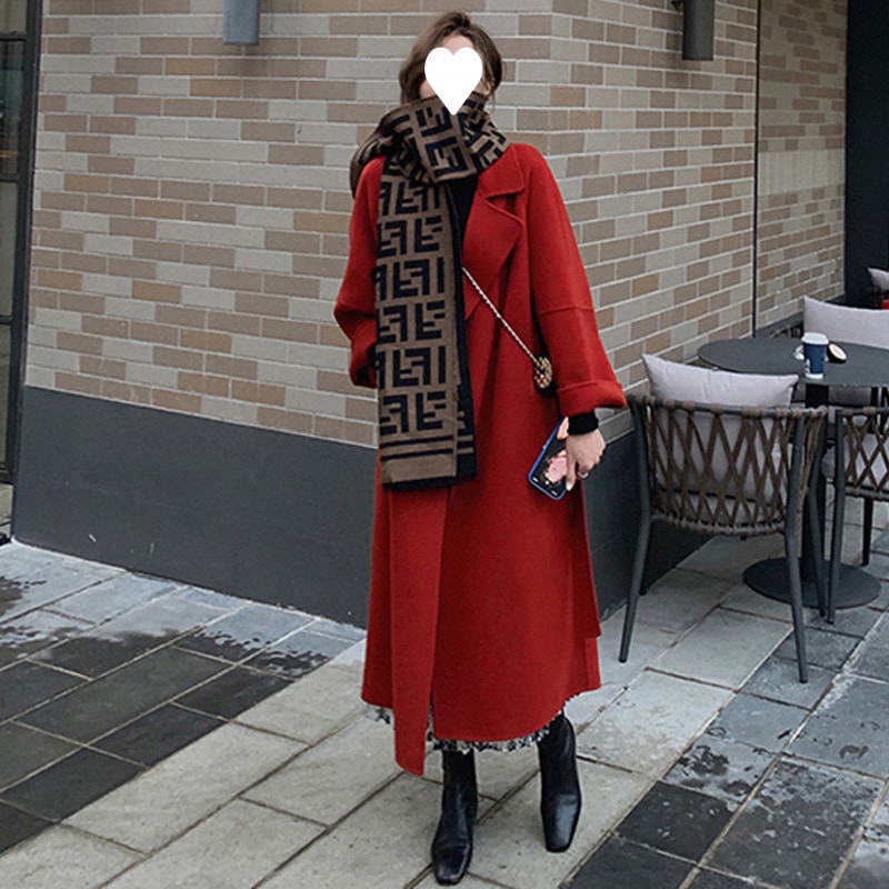 高級な赤い両面カシミアの婦人用コートヘップバーンスタイルのミドル丈ウールコート秋冬に最適です