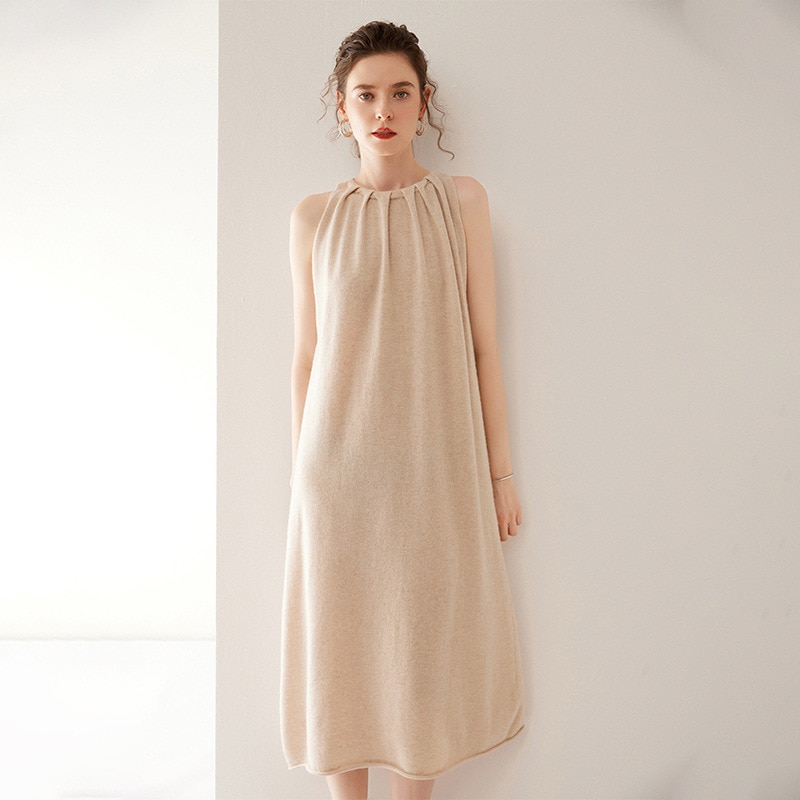 丸襟のカシミヤのニットのワンピースの秋冬の長いタイプは膝の袖なしのベストのスカートを過ぎてゆったりとしています