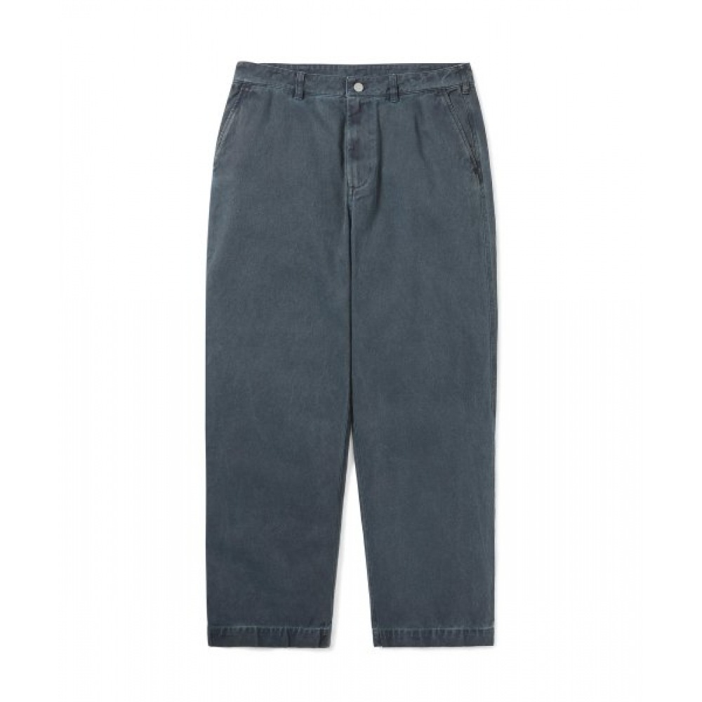 これは決して古くはないオーバーダイドパンツウェザーネイビー