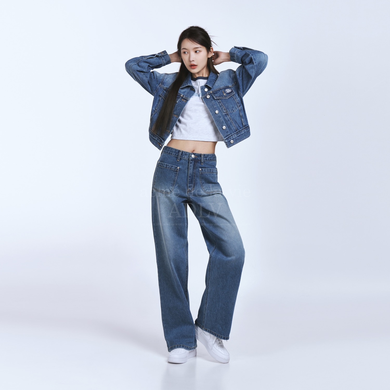 【ACME DE LA VIE】 TWINKLE SCRIPT LOGO CROP SHORT SLEEVE T-SHIRT : NAVY ( BLACKFINK LISA )