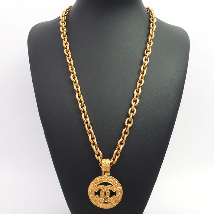 シャネル ココマーク 透かし ラウンド ゴールドカラー【ペンダント】