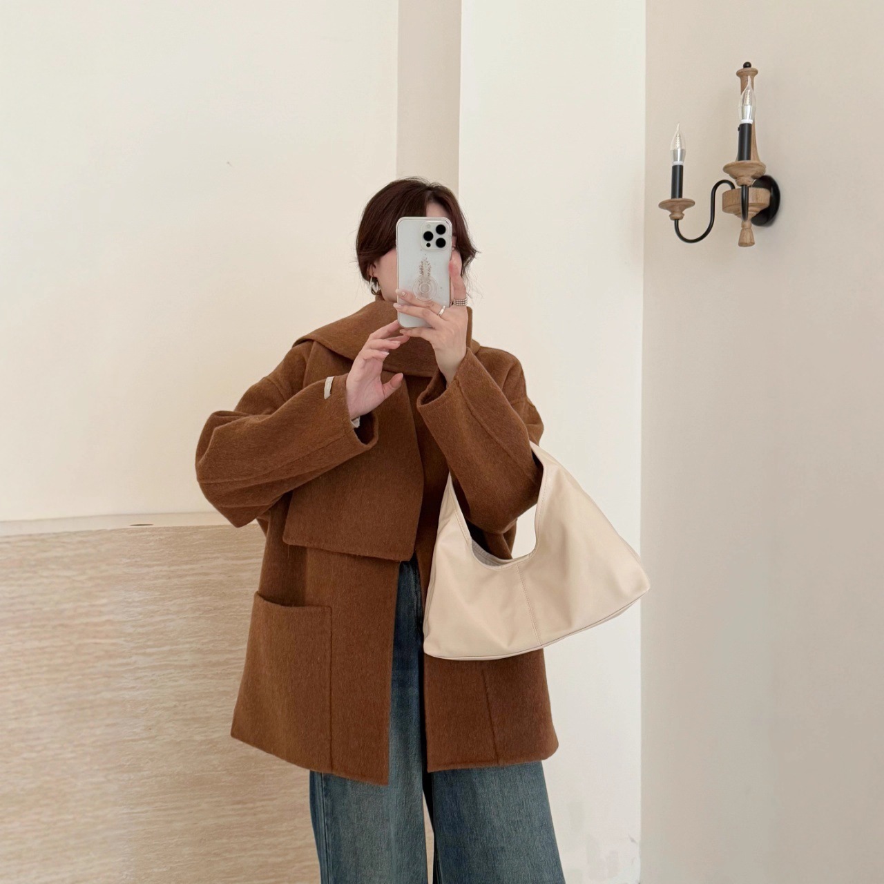 スタイリッシュな2025年秋冬スカーフデザインラウンドネックダブルフェイスウールミドル丈厚手コート韓国スタイル