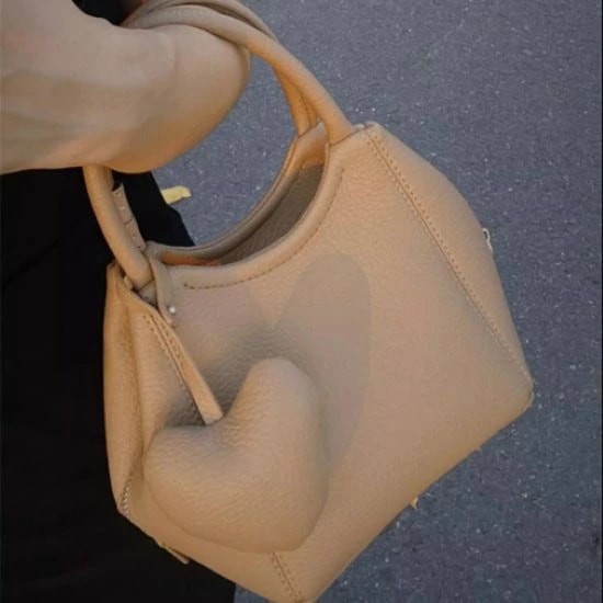 ハンドバッグ レディース バッグ 鞄 かばん 小さめ コンパクトバッグ ミニバッグ チャーム付き ハート型 可愛い キュート シンプル 無地 カジュアル お出かけ おしゃれ ファッション 女性 PU