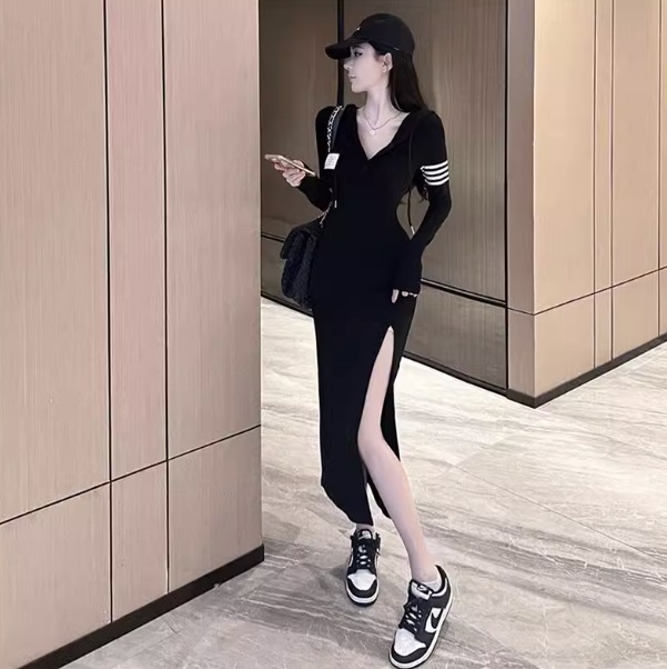 レディース ワンピース ロング 長袖 ヘンリーネック タイト ボタン フード付き ラインデザイン サイドスリット かわいい 大人可愛い きれいめ シンプル 上品 おしゃれ こなれ感 マニッシュ 7,880円