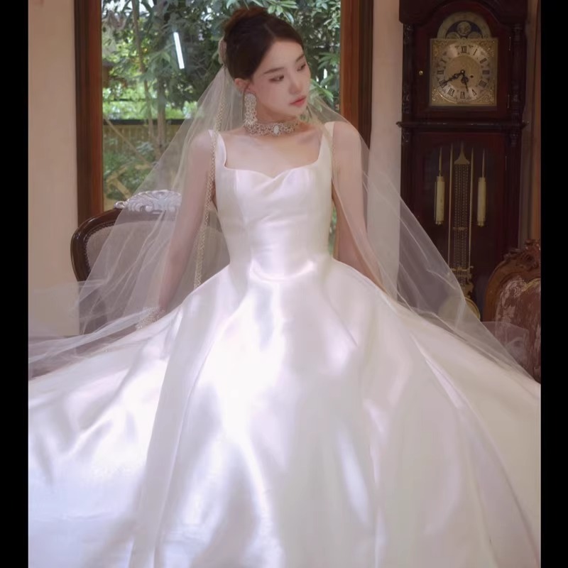 キャミソールサテンライトウエディングドレスフランス小柄高級感シンプル旅写超仙領証登録韓国式ドレス