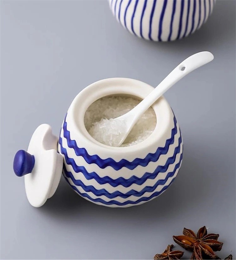 【急速出荷!】スタイル 調味料入れ シンプル 味付け缶 手描き エナメル下彩 調味料缶 個性 4点セット 円形 塩缶 砂糖缶 調味料ボトル トレイ 食器 キッチン収納