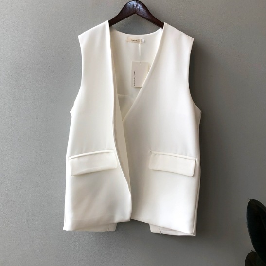 トップス ベスト ジレ ミディアム丈 袖なし 襟なし Vネック 前開き ポケット バックシャン かわいい 大人可愛い きれいめ シンプル 大人 上品 おしゃれ かっこいい 大人女子 レトロ こなれ感